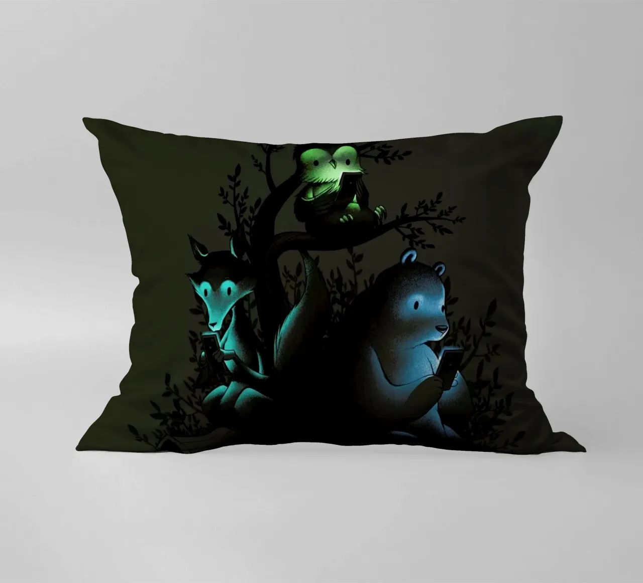 Connecting With The Forest Animals Using Phones cuscino da Tobe Fonseca