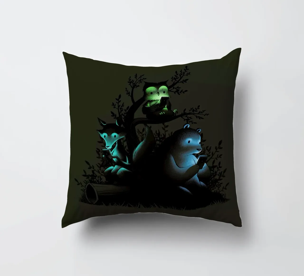 Connecting With The Forest Animals Using Phones cuscino da Tobe Fonseca