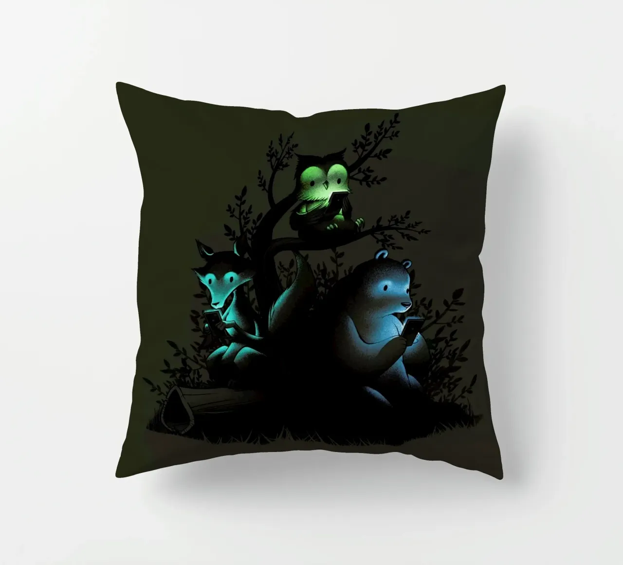 Connecting With The Forest Animals Using Phones cuscino da Tobe Fonseca