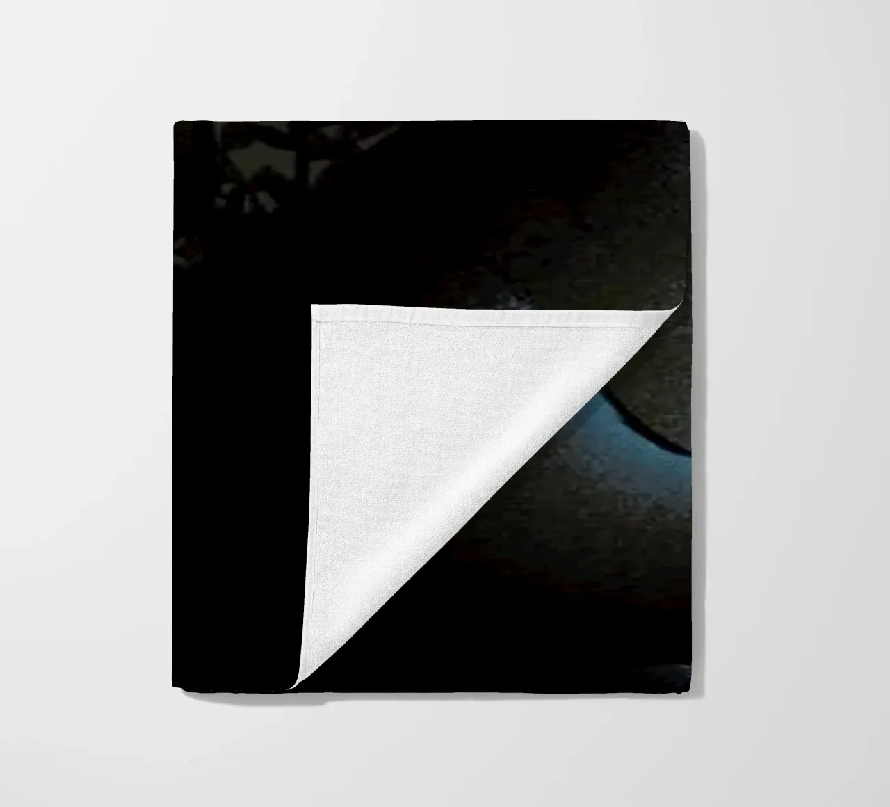 Connecting With The Forest Animals Using Phones telo mare da Tobe Fonseca