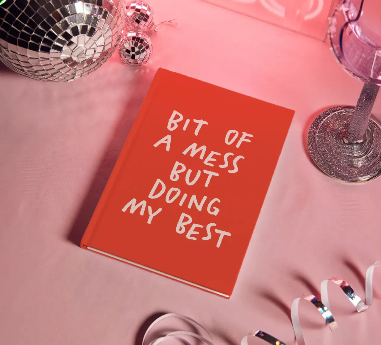Bit of a Mess But Doing My Best Typografie Drucken Rot Weiß Notizbuch von THE MOTIVATED TYPE