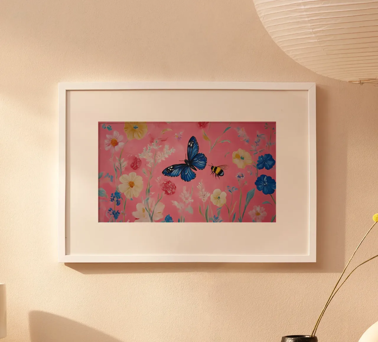 Farfalla e calabrone blu - Arte floreale del giardino rosa poster da ClubArt