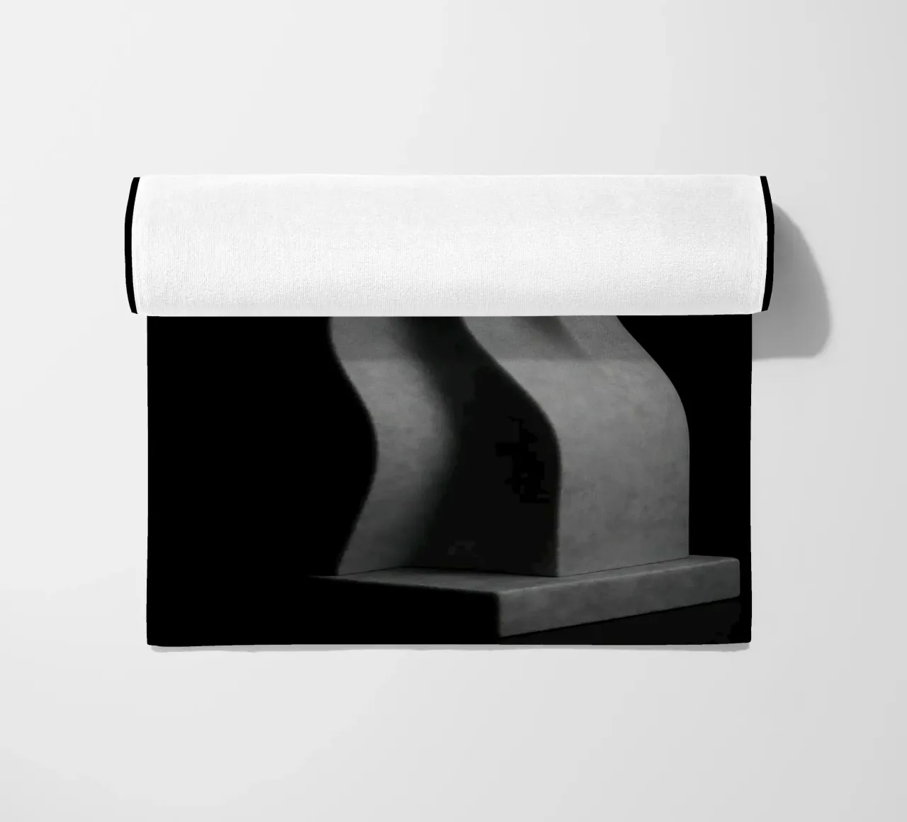 Scultura verticale - Vibrazioni geometriche telo mare da Black & White