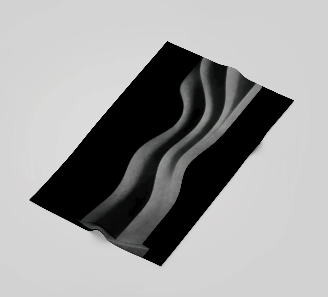 Scultura verticale - Vibrazioni geometriche telo mare da Black & White