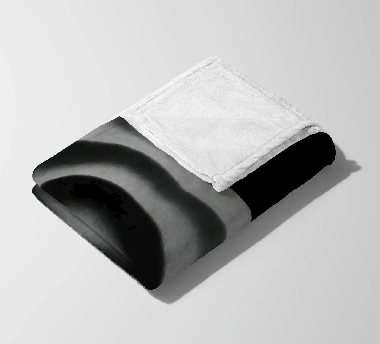 Scultura verticale - Vibrazioni geometriche coperta in pile da Black & White