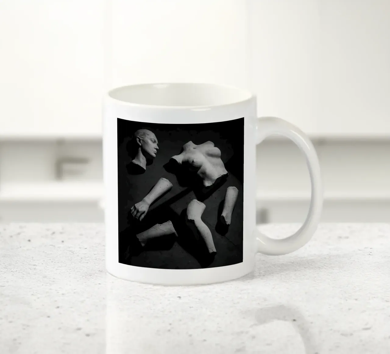 Fragmente einer Anatomie - Poetik des gebrochenen Körpers Keramik Tasse von Black & White