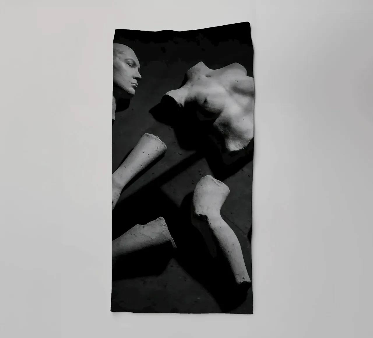 Fragmente einer Anatomie - Poetik des gebrochenen Körpers Handtuch von Black & White
