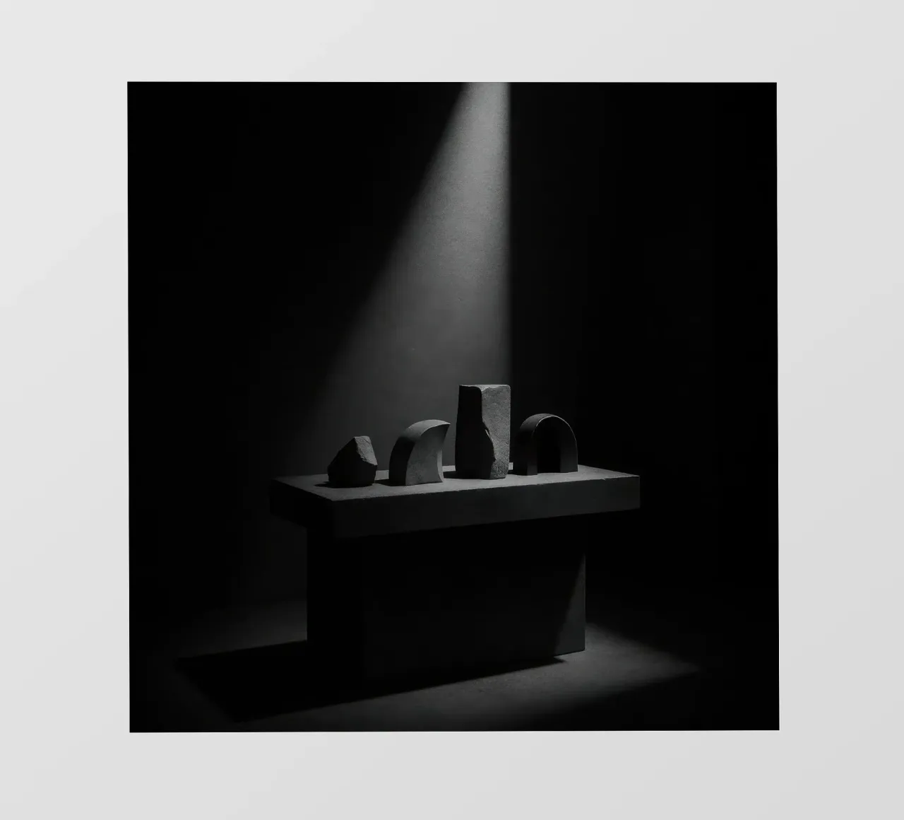 Altare del silenzio - Sculture primitive pellicola backlit da Black & White
