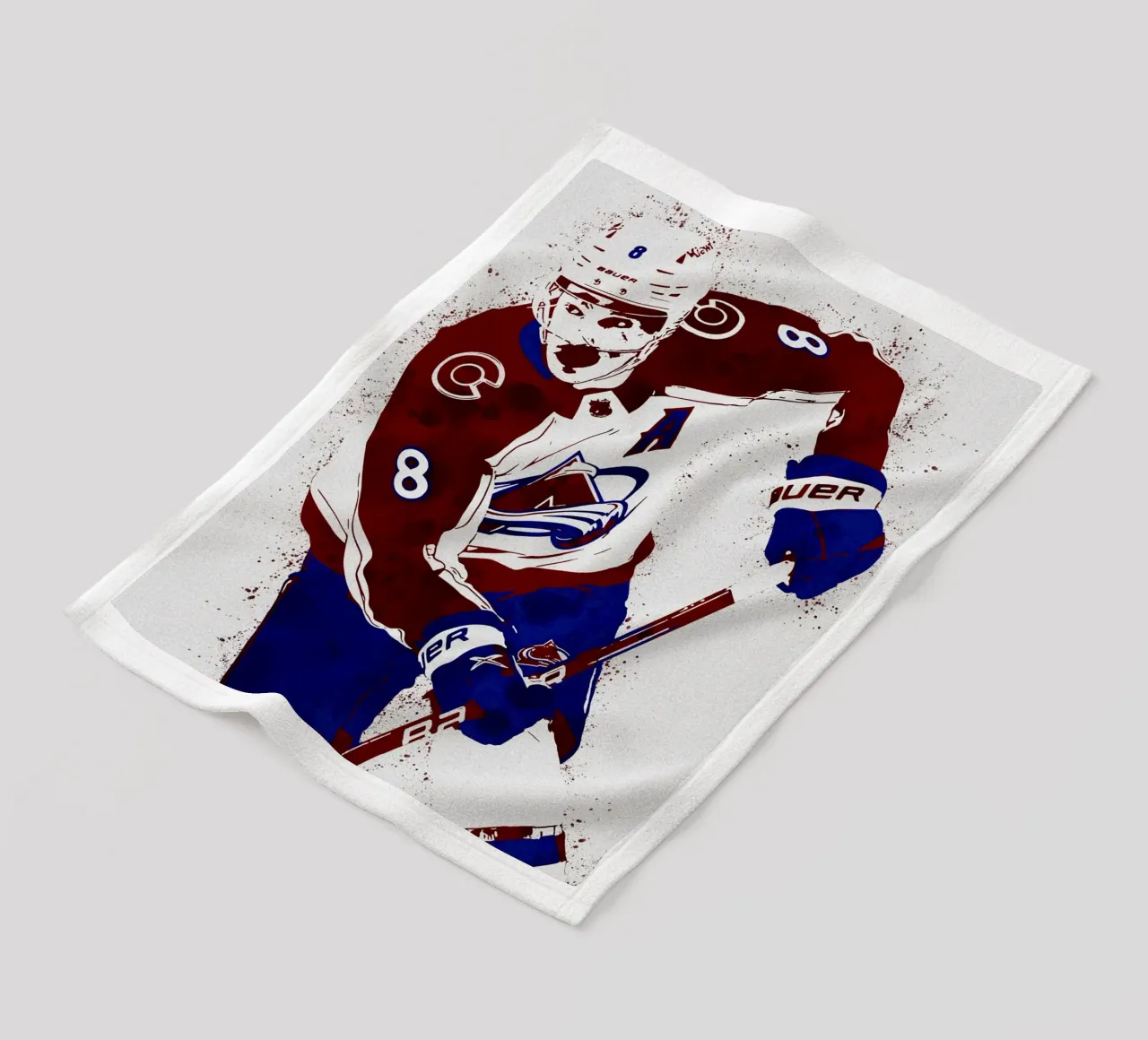 Cale Makar coperta in pile da tenten