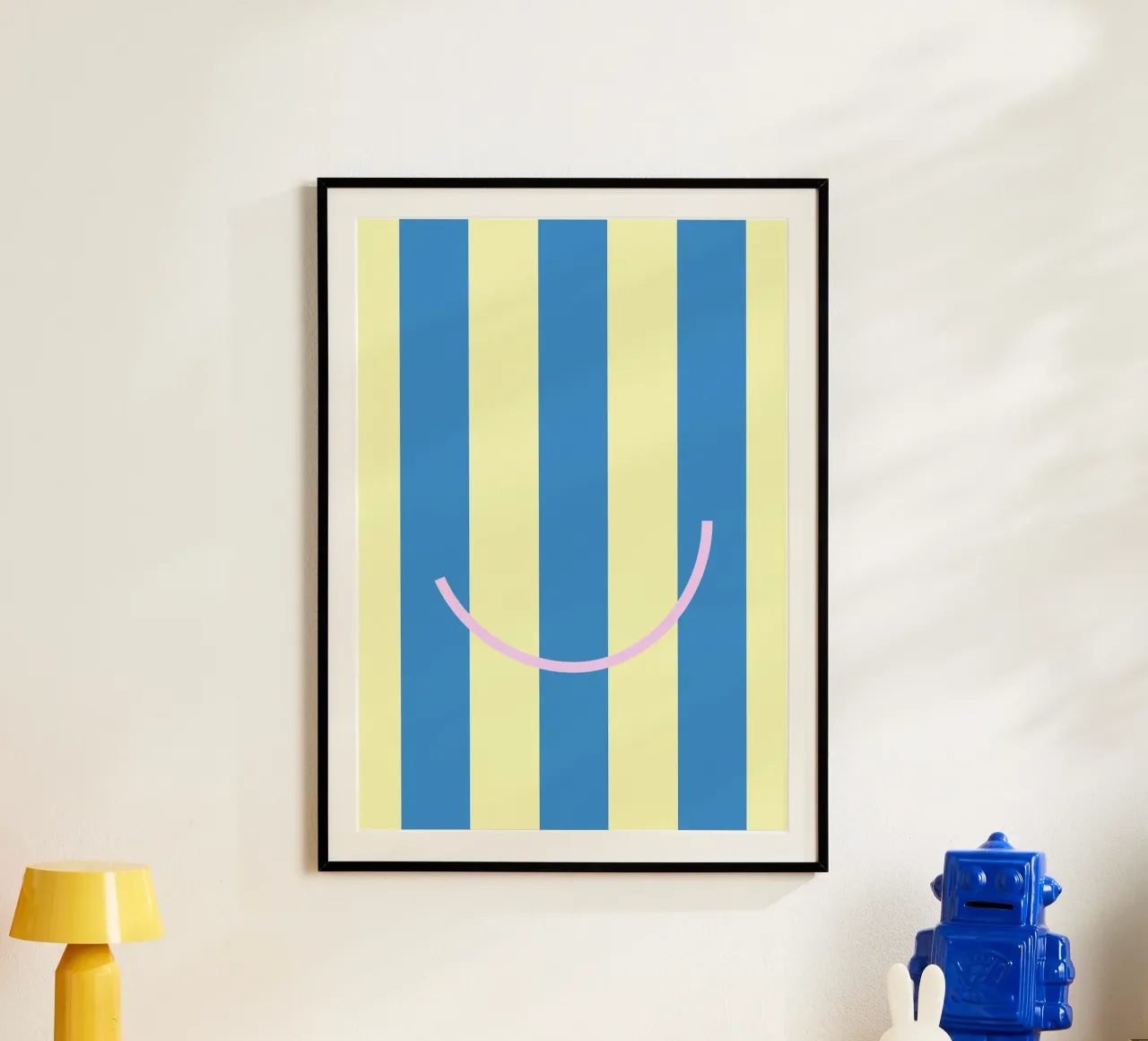 smiley. (stay positive, everything will be fine:) poster con telaio in alluminio da FRICKE DESIGN