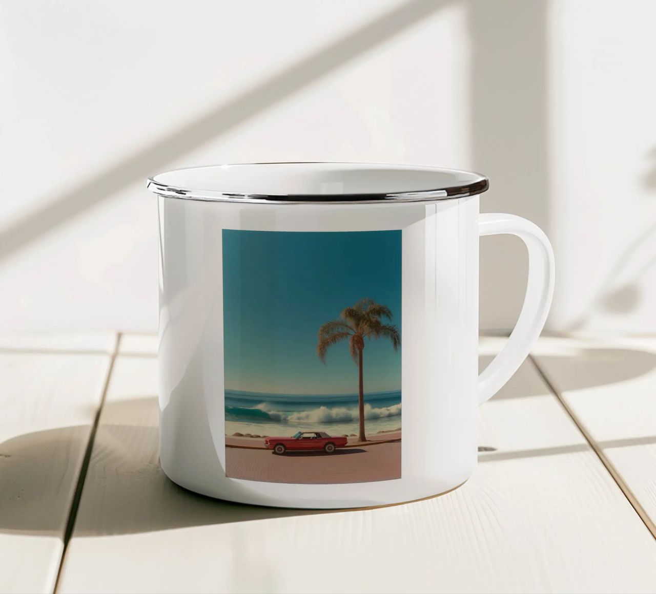 Scena di spiaggia con auto rossa e palma tazza in smalto da Indigo Tides Art