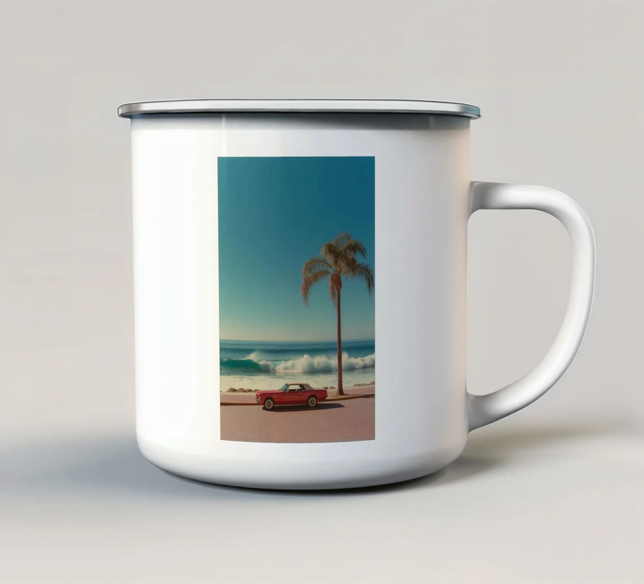 Scena di spiaggia con auto rossa e palma tazza in smalto da Indigo Tides Art