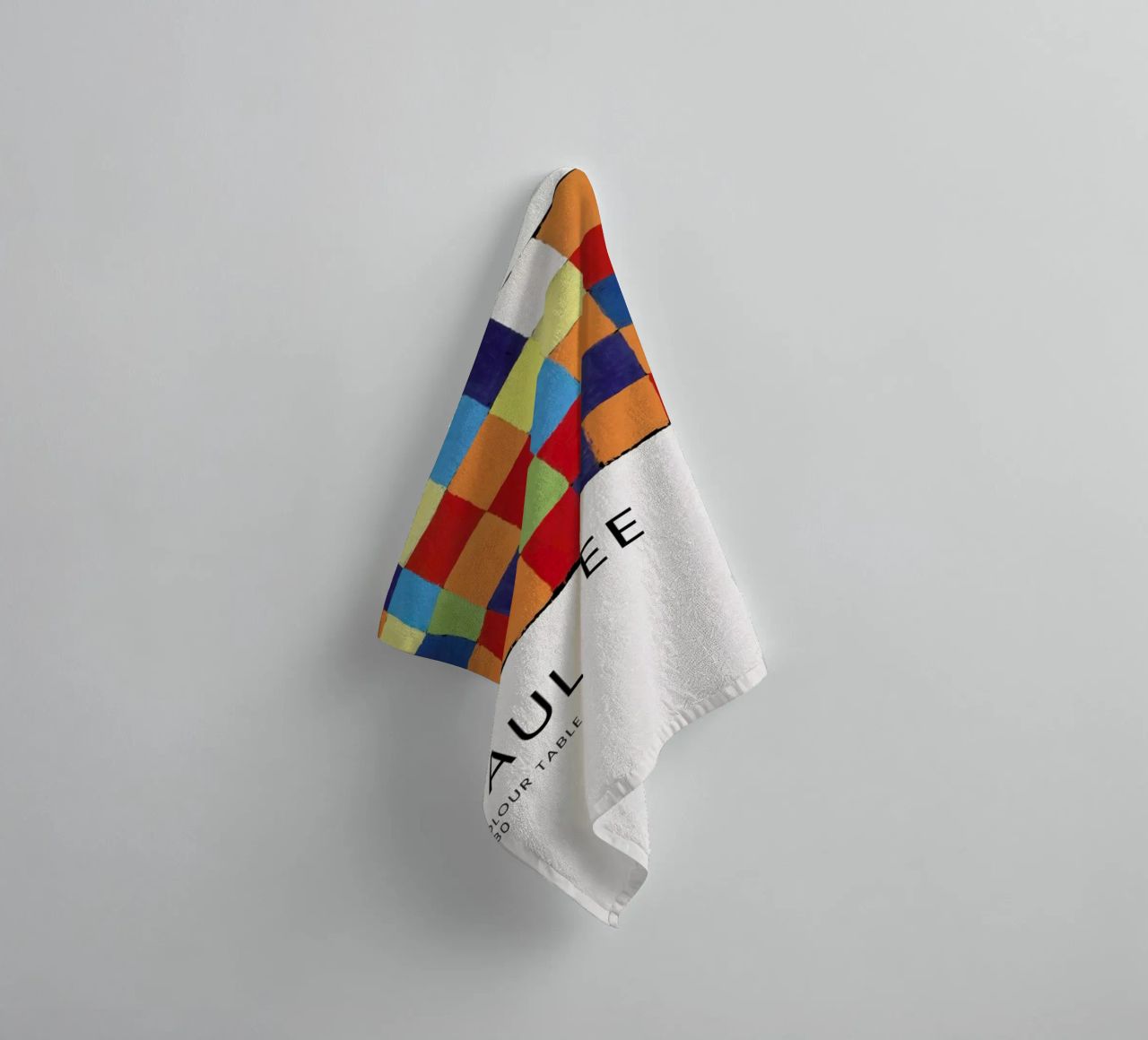 Klee - Colour Table, Qu 1 asciugamano da bagno da Vintage by JUNIQE