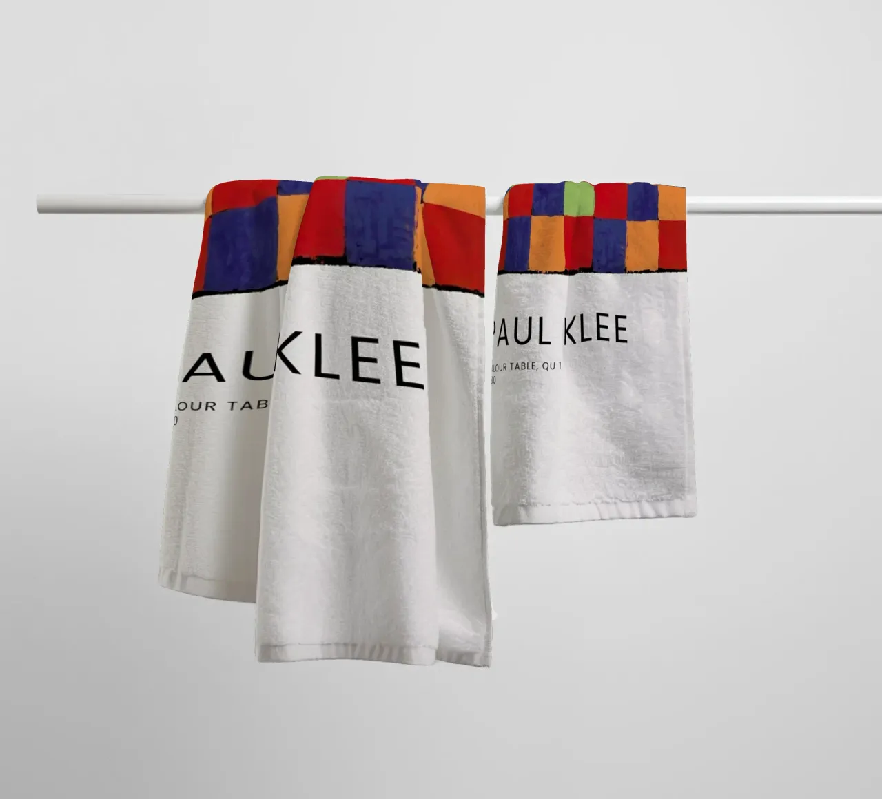 Klee - Colour Table, Qu 1 asciugamano da bagno da Vintage by JUNIQE