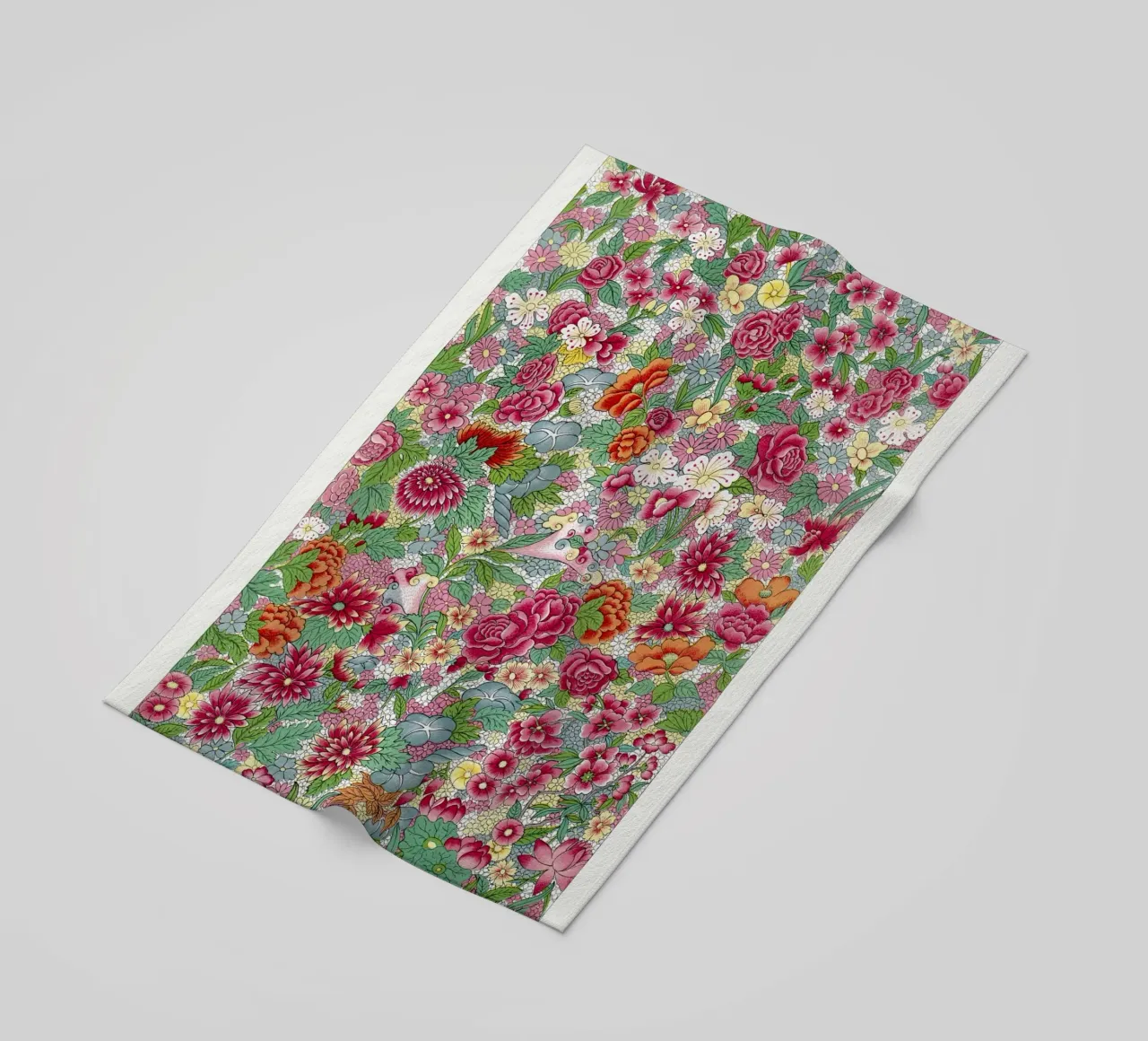 Vibrante estampado de flores chinas - Elysian Garden Print toalla de playa de ClubArt