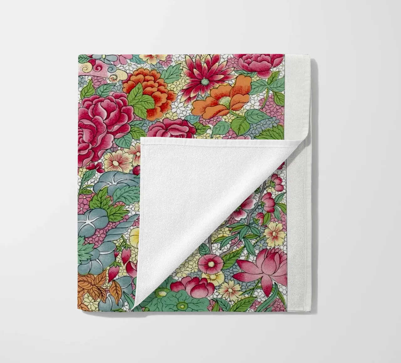 Vibrante estampado de flores chinas - Elysian Garden Print toalla de playa de ClubArt