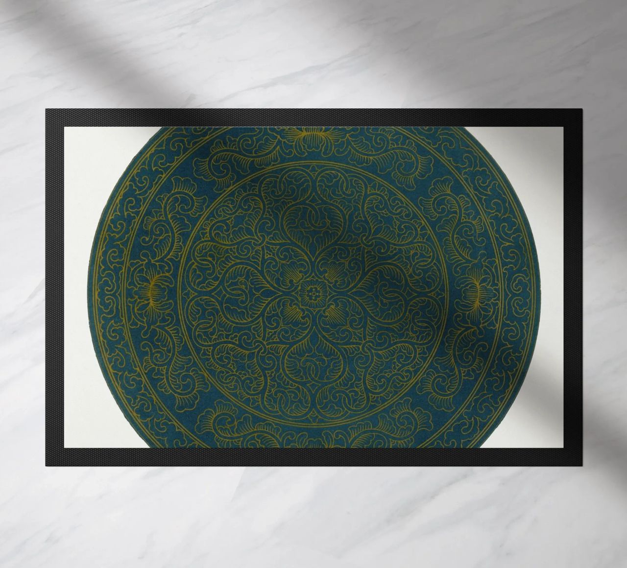 Adorno chino - Medallón verde azulado y dorado y borde estampado felpudo de ClubArt