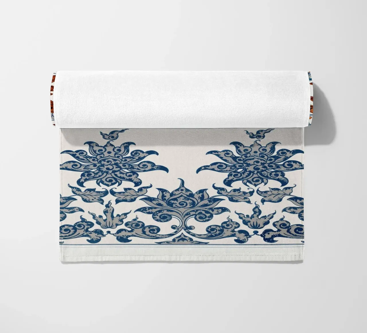 Chinesische Blumenmuster - Bohemian Wall Art Print Strandtuch von ClubArt