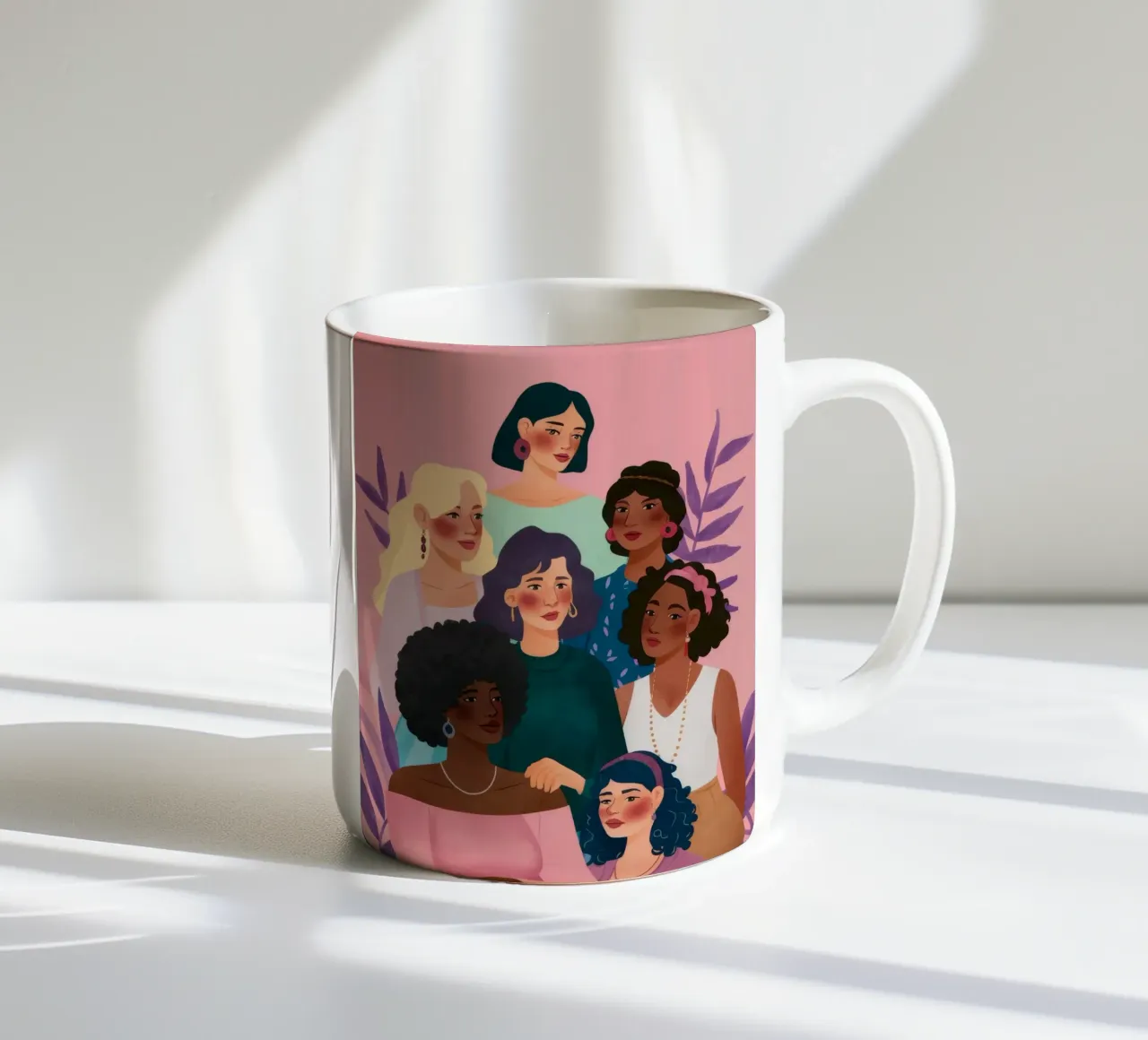 La folla dei sorrisi della sorellanza tazza in ceramica da Arcane Shade