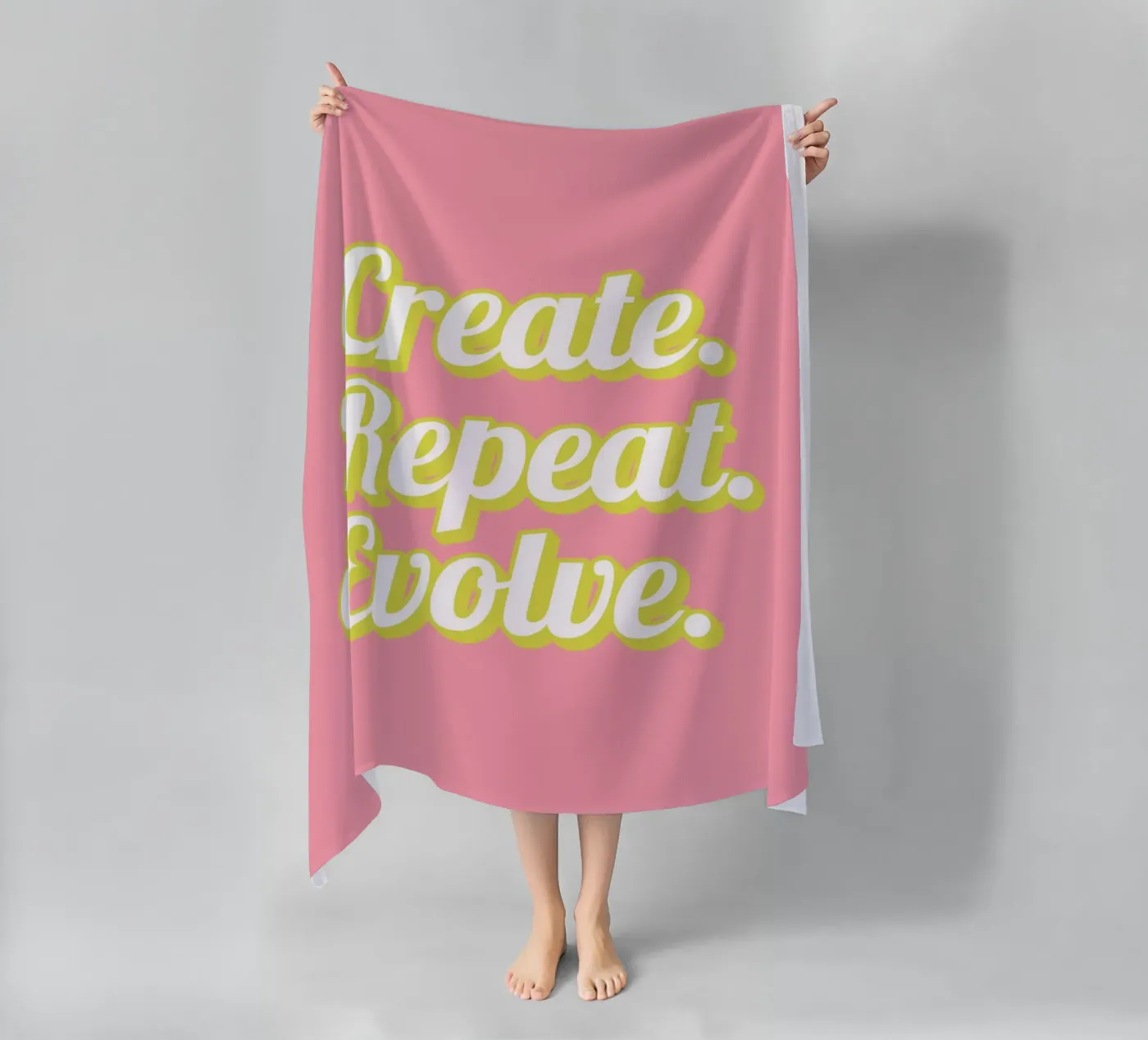 CREATE. REPEAT. EVOLVE Strandtuch von SMRT STUDIO