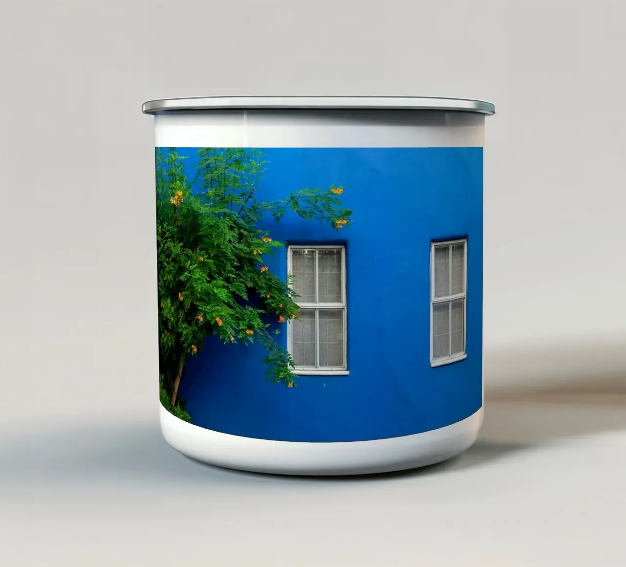 eenvoudig versieren emaille mok van Bleu