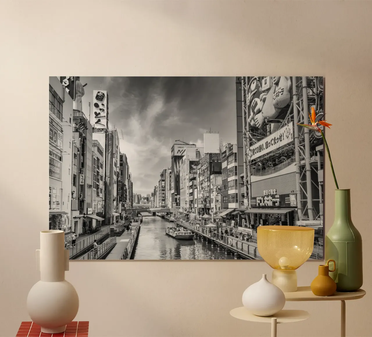 Dotonbori, centro di Osaka | monocromatico poster da Melanie Viola
