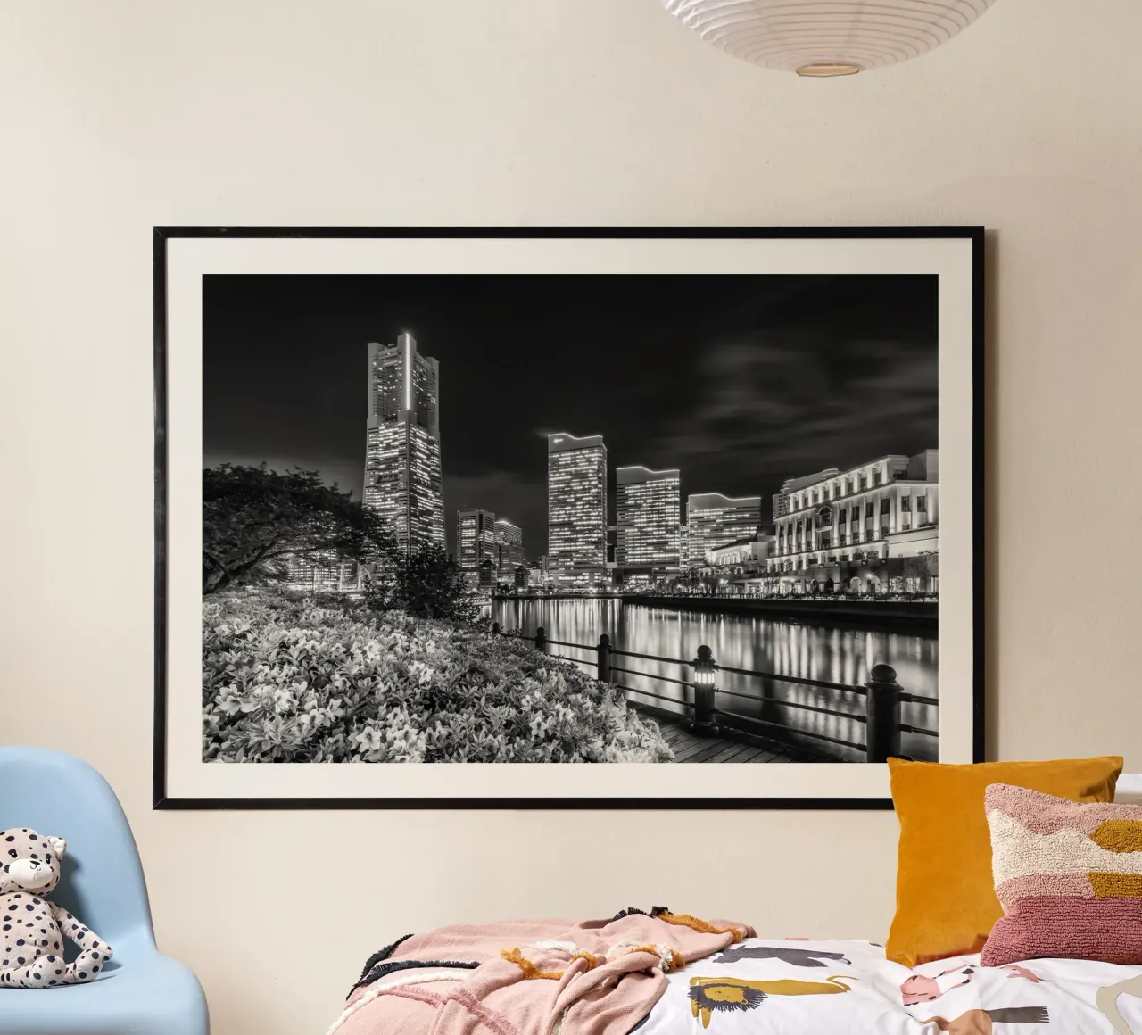 Idilliaco skyline di Yokohama di notte | monocromatico poster con telaio in alluminio da Melanie Viola