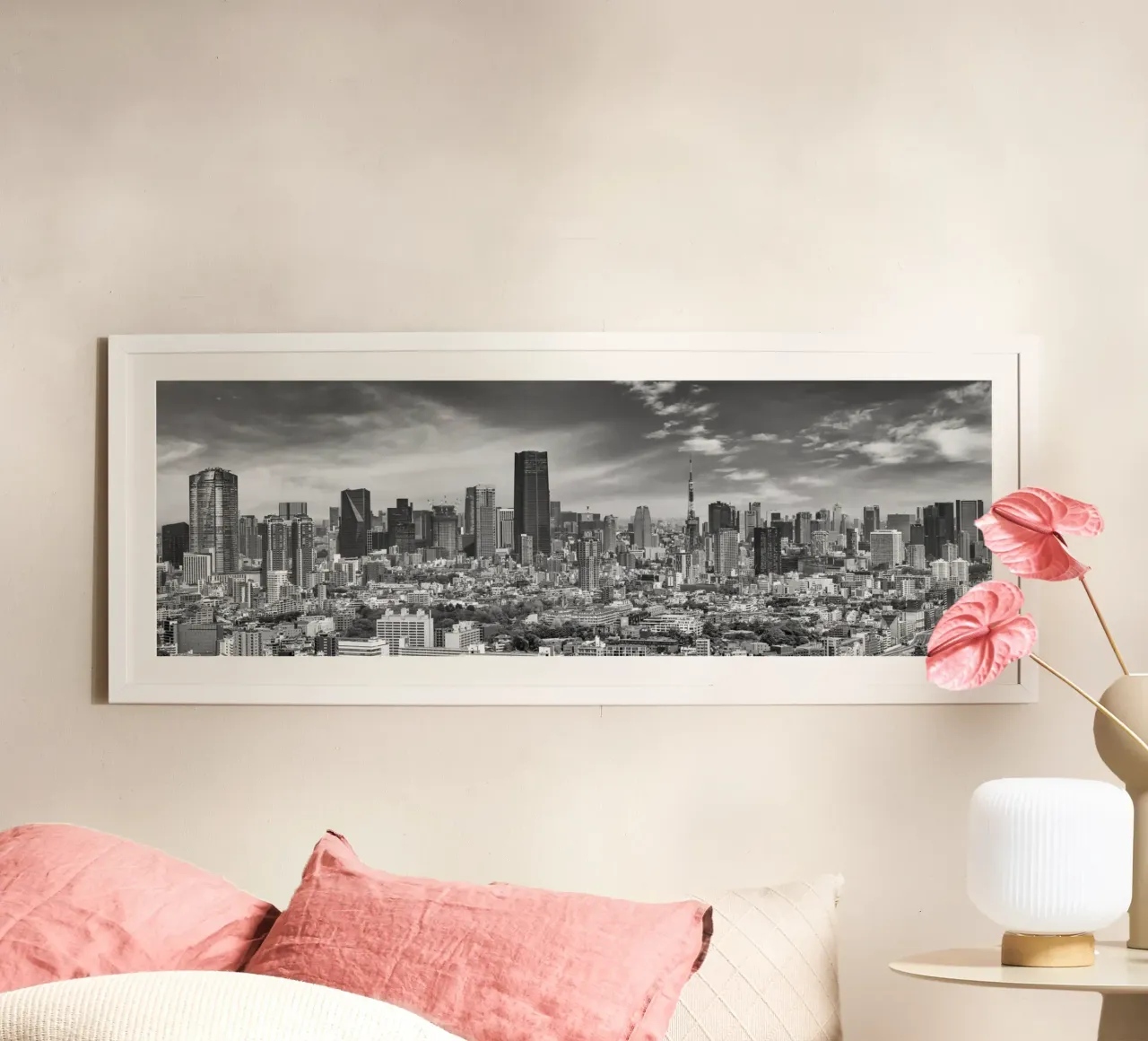 Beeindruckendes Panorama aus Tokio | monochrom Poster von Melanie Viola