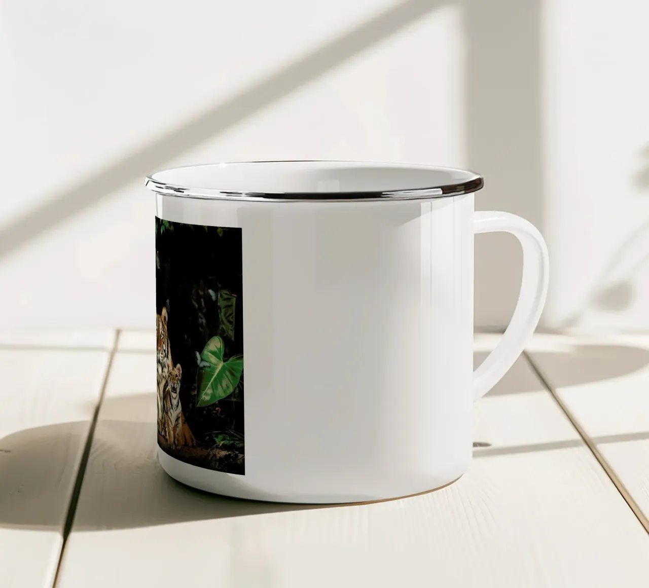 Tiger Family tazza in smalto da Wouter Rikken