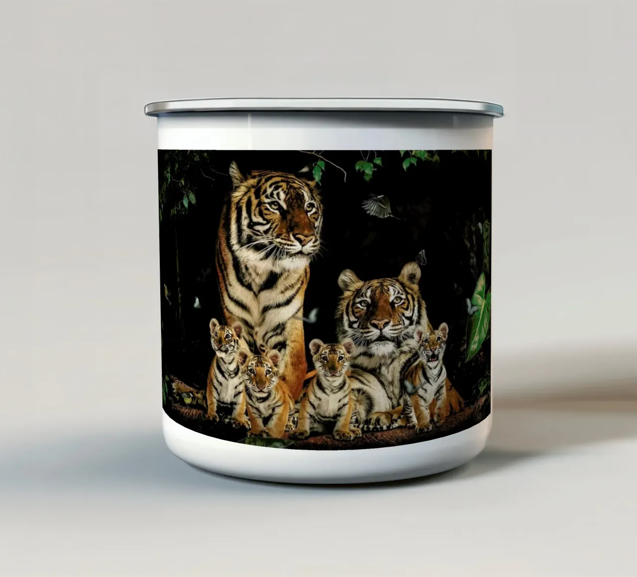 Tiger Family tazza in smalto da Wouter Rikken