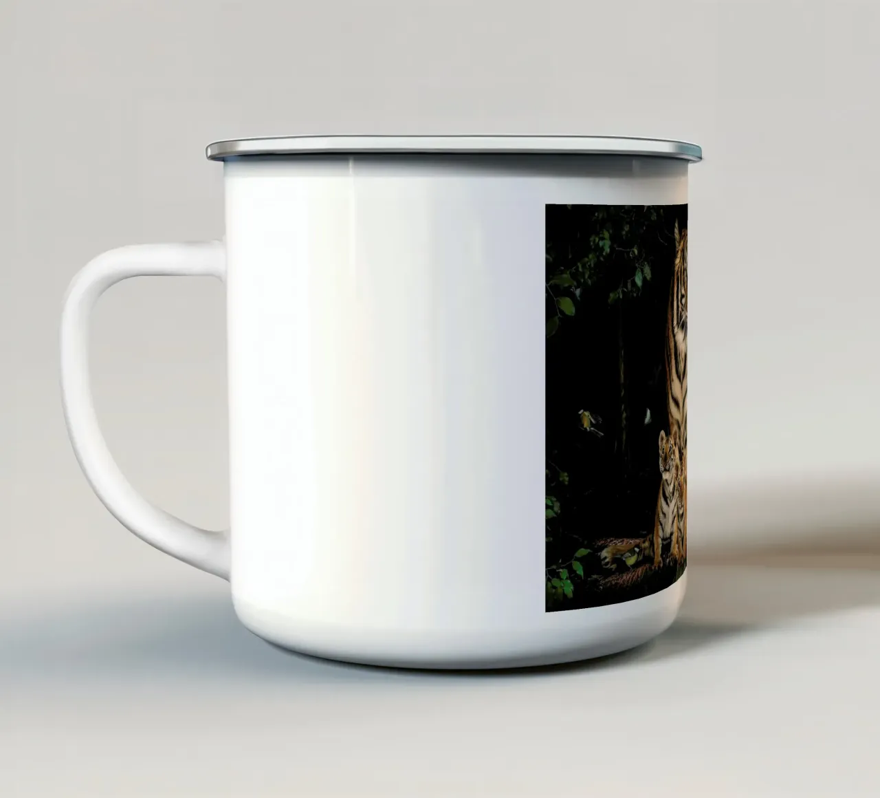 Tiger Family tazza in smalto da Wouter Rikken