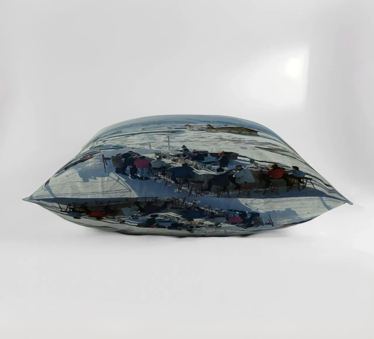 Lech Ice Bar Slim Aarons cuscino da Chrisvintage