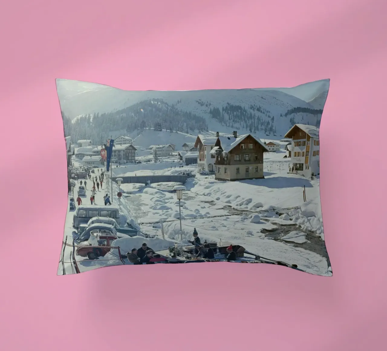 Lech Ice Bar Slim Aarons cuscino da Chrisvintage