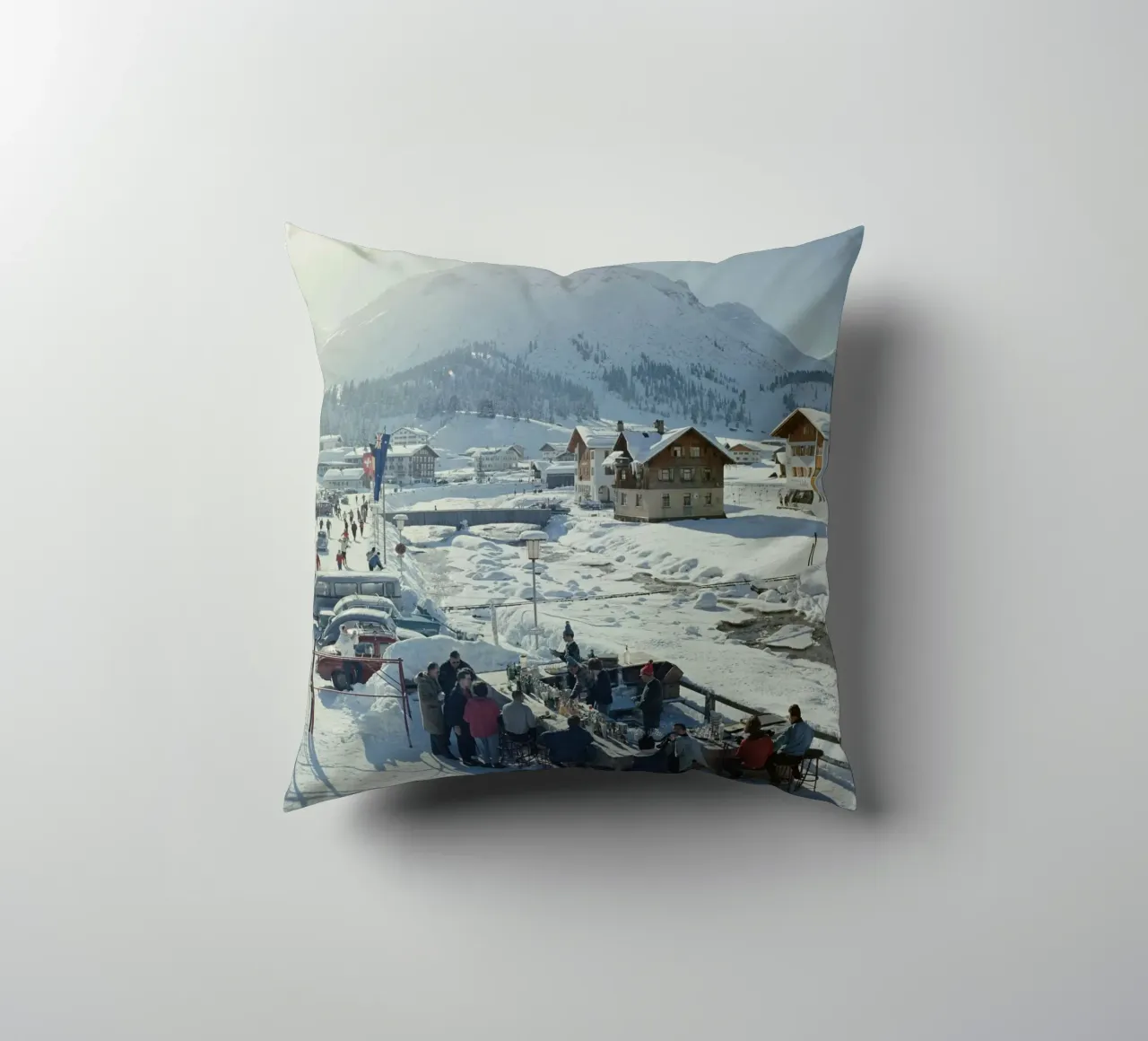 Lech Ice Bar Slim Aarons cuscino da Chrisvintage