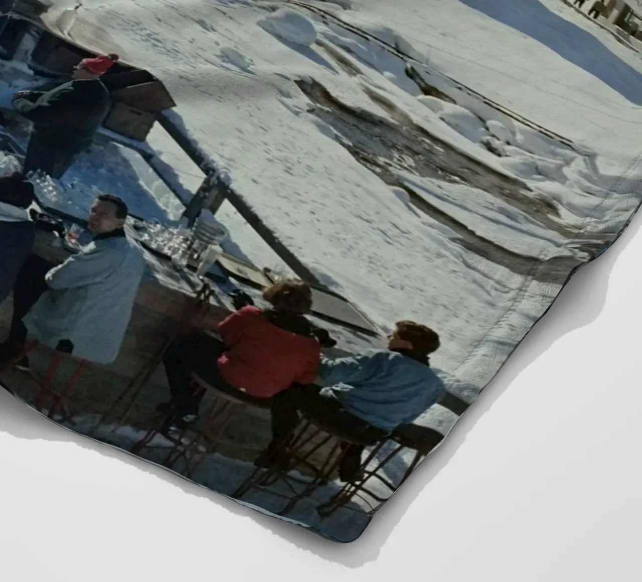 Lech Ice Bar Slim Aarons coperta in pile da Chrisvintage