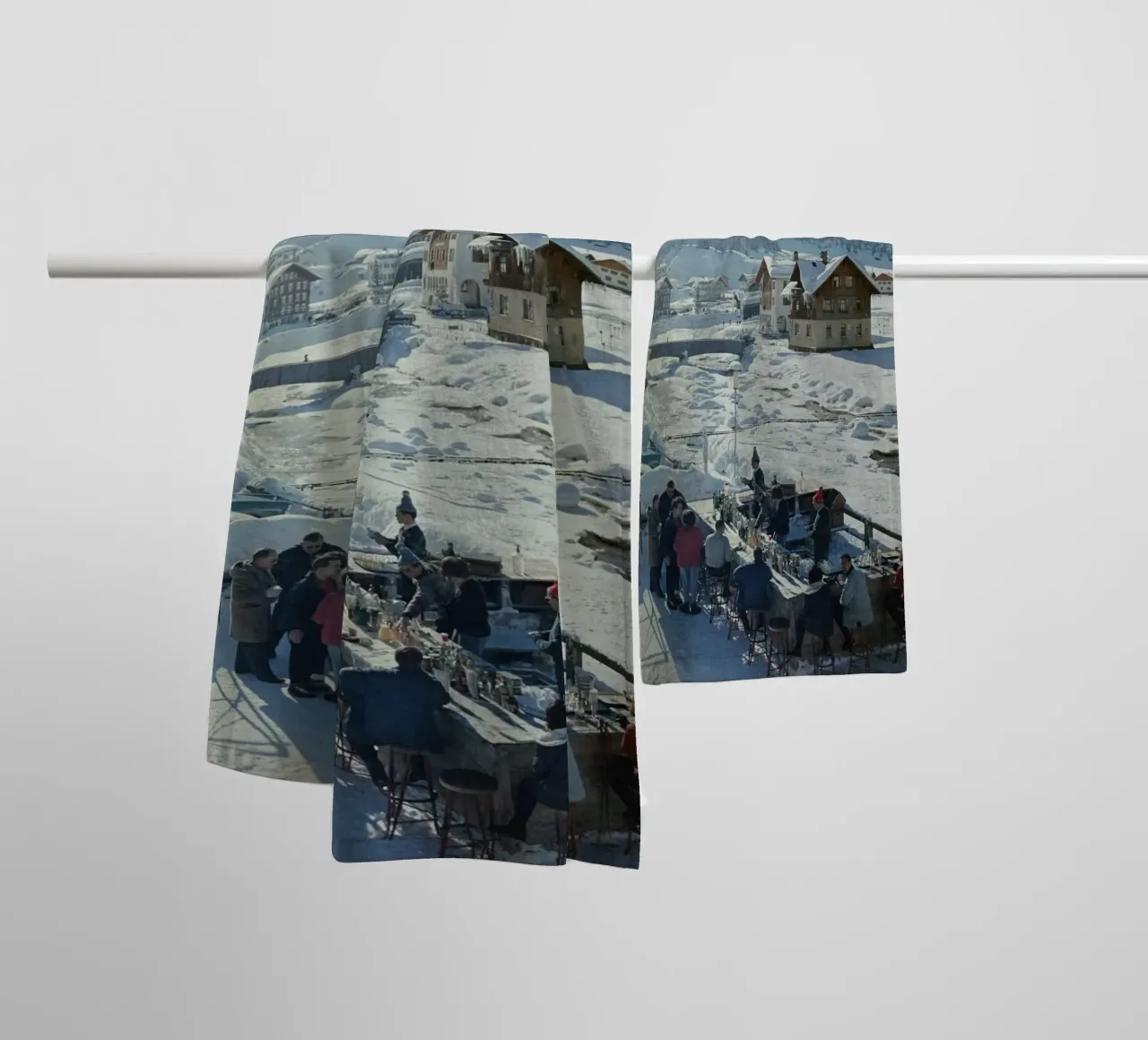 Lech Ice Bar Slim Aarons asciugamano da bagno da Chrisvintage