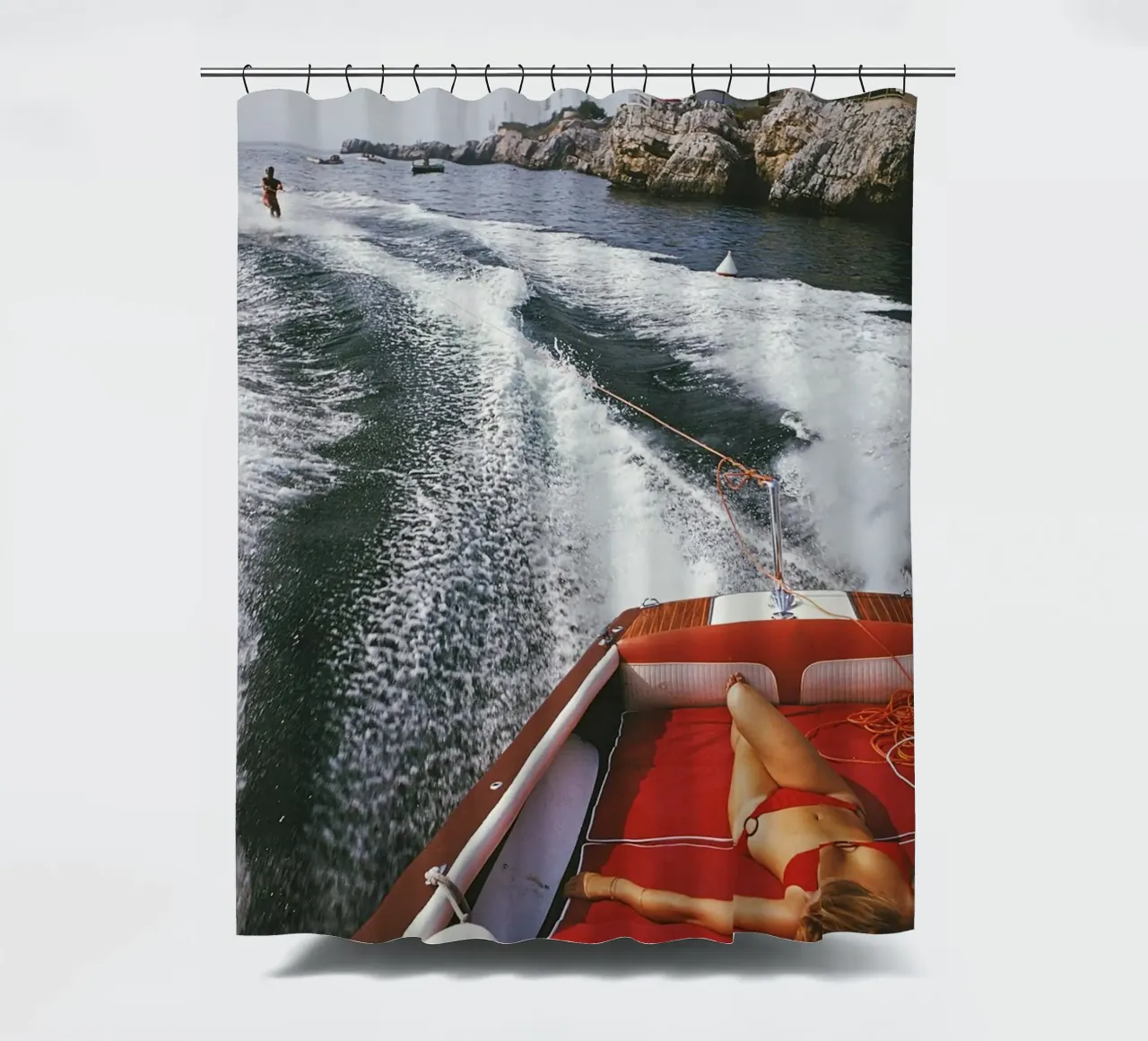 Vrouw slaapt op de boot - Slim Aarons douchegordijn van Chrisvintage