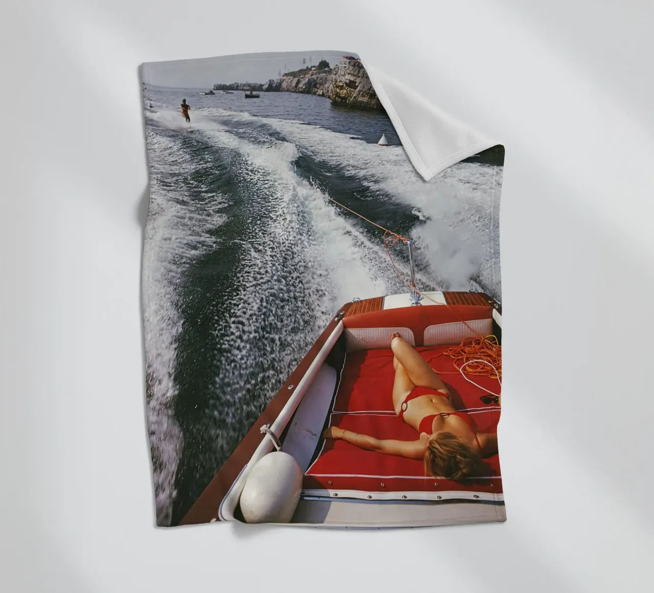 Vrouw slaapt op de boot - Slim Aarons fleecedeken van Chrisvintage