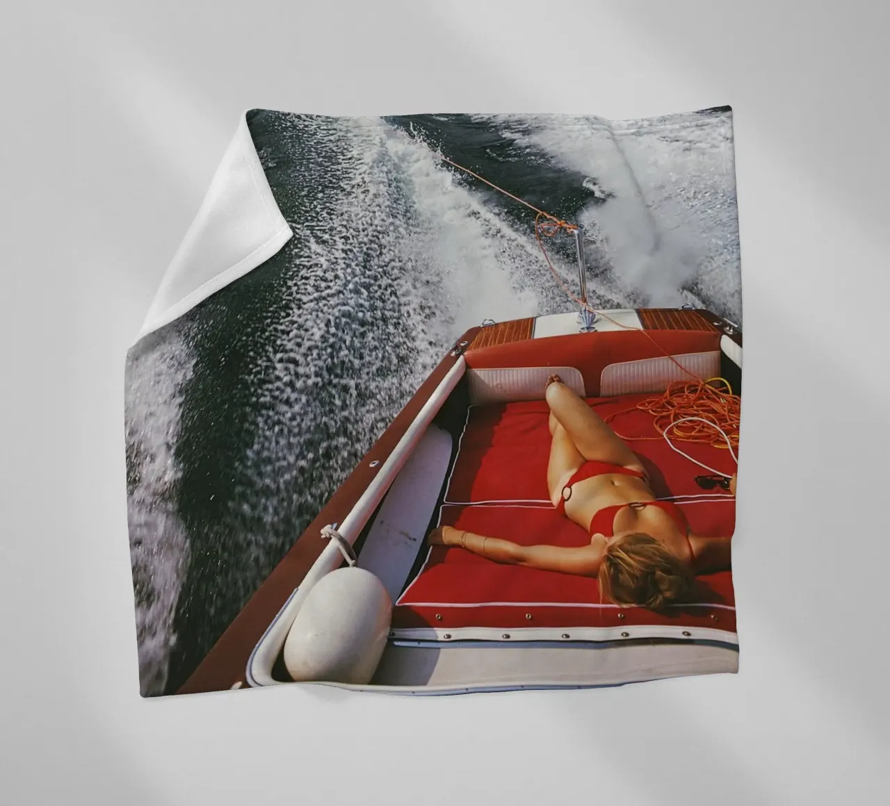 Vrouw slaapt op de boot - Slim Aarons fleecedeken van Chrisvintage