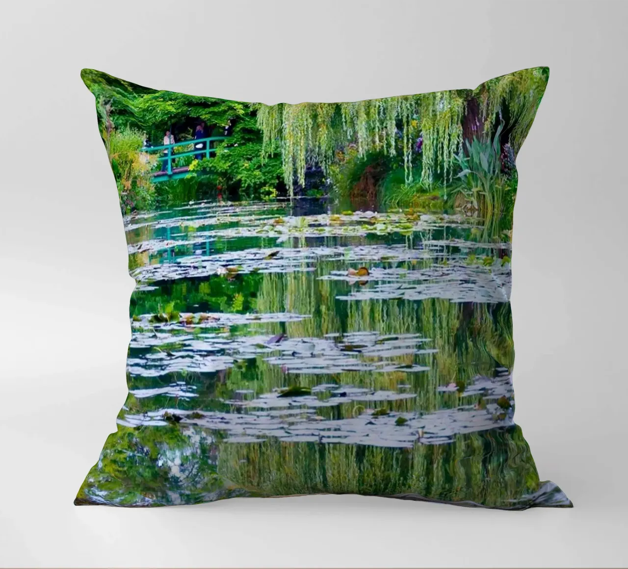 ninfee in una palude chiara claude monet cuscino da belong shop