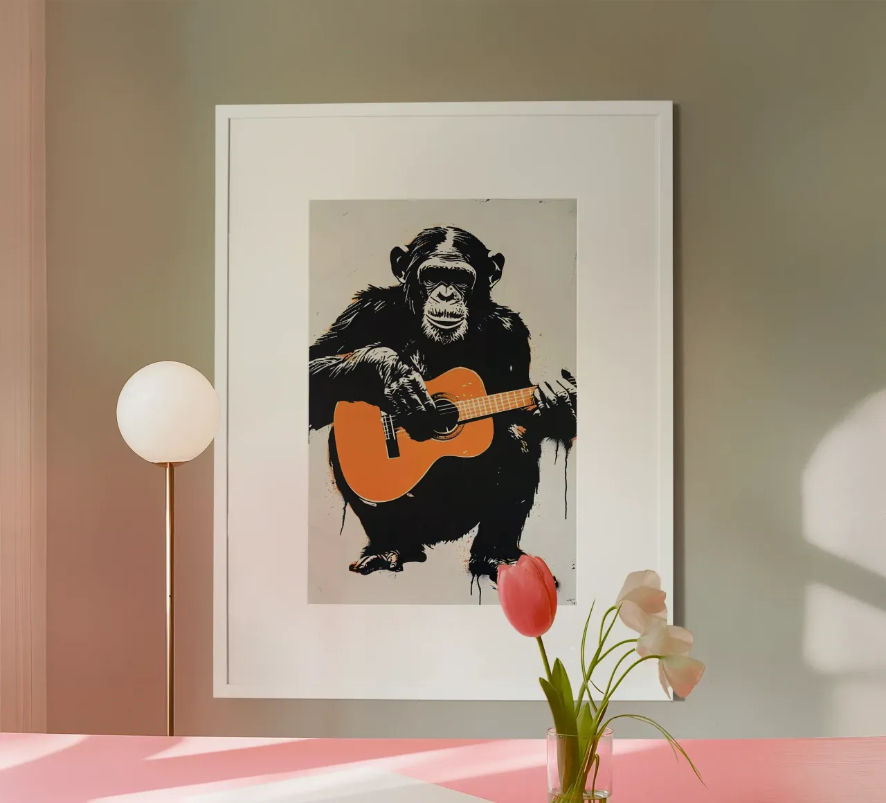 Schimpanse mit Gitarre poster con telaio in legno da WILD ART