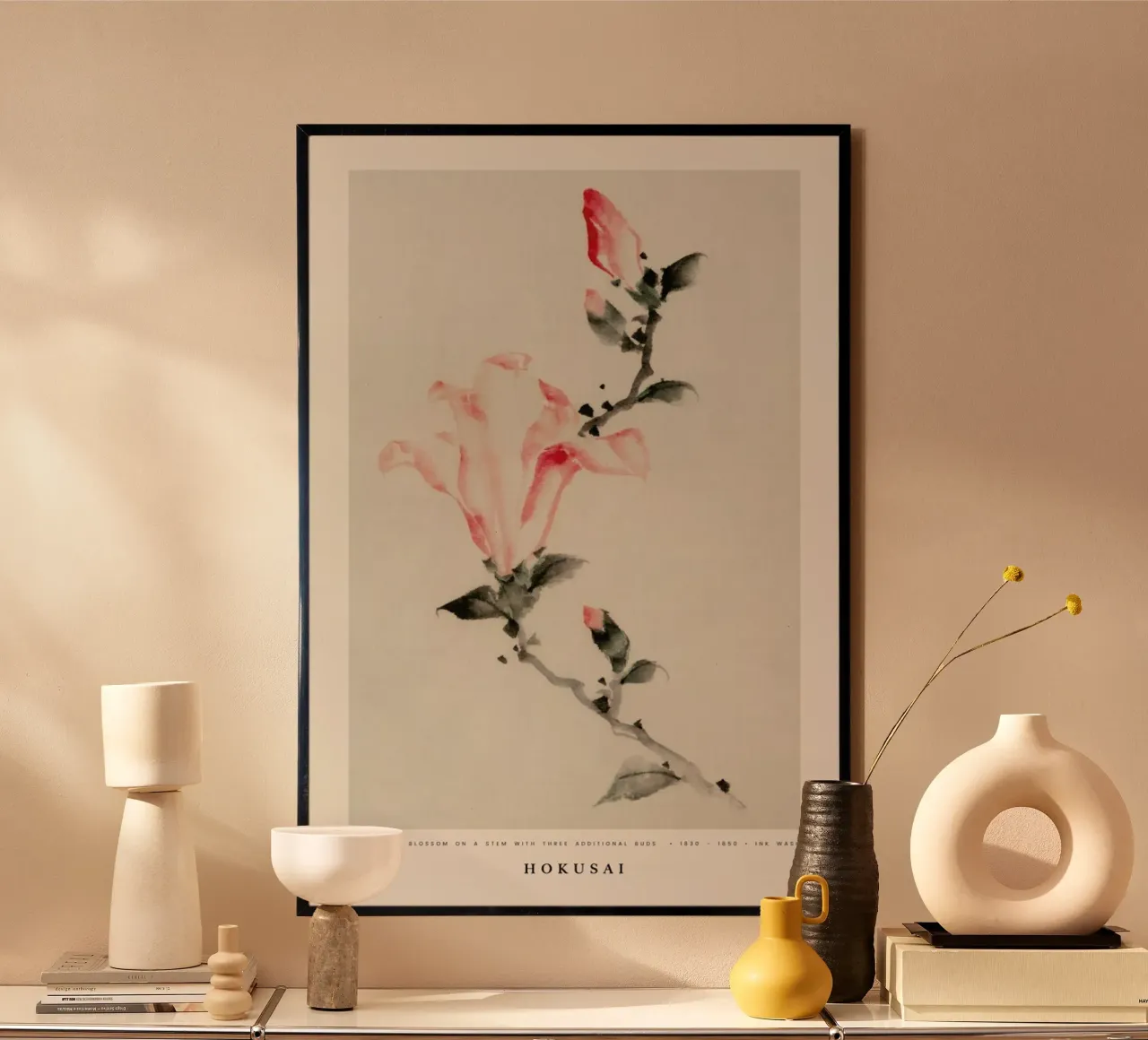 Hokusai - Large Pink Blossom on a Stem poster con telaio in alluminio da Vintage by JUNIQE