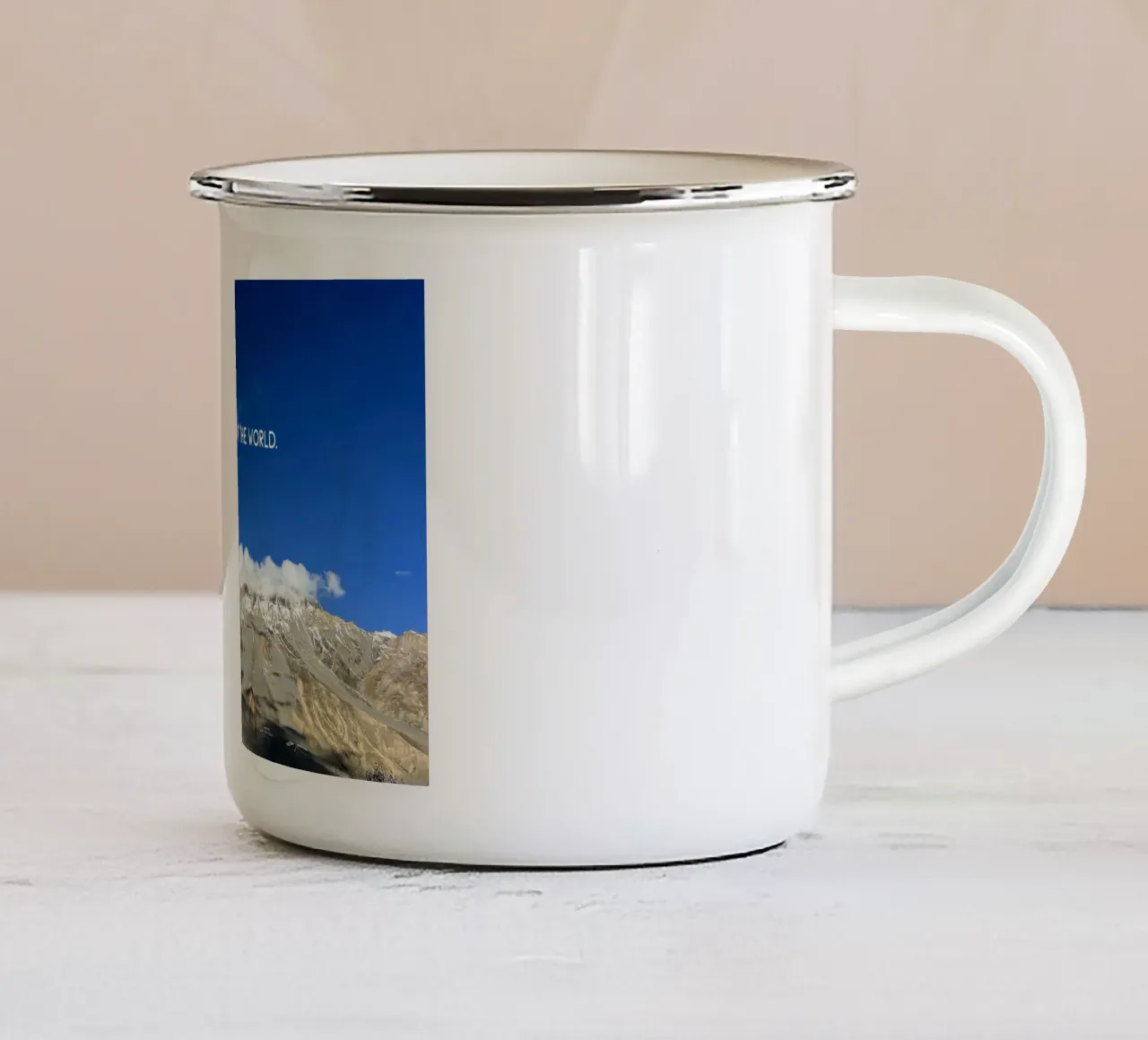 On top of the world. Himalayas tazza in smalto da Happy 😃 Art 🎨 by Christine Schnoell