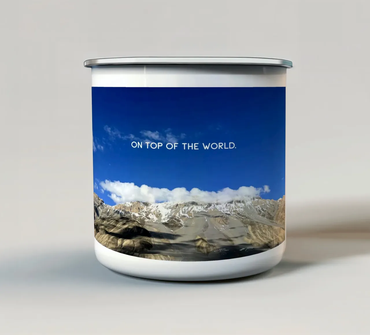 On top of the world. Himalayas tazza in smalto da Happy 😃 Art 🎨 by Christine Schnoell
