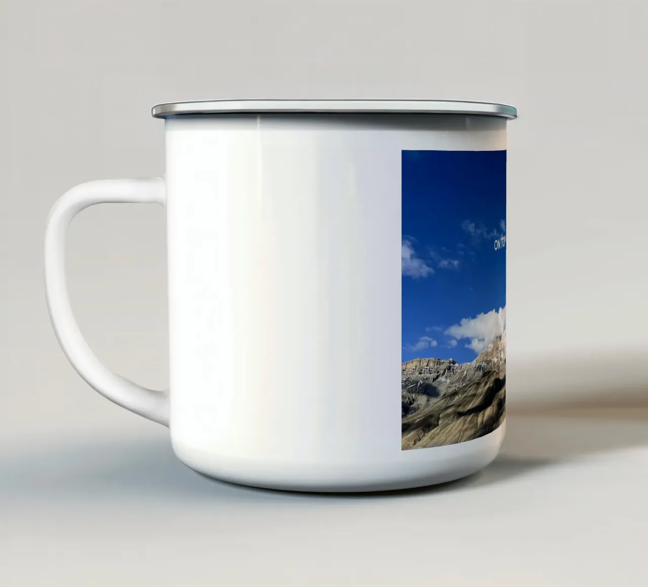 On top of the world. Himalayas tazza in smalto da Happy 😃 Art 🎨 by Christine Schnoell