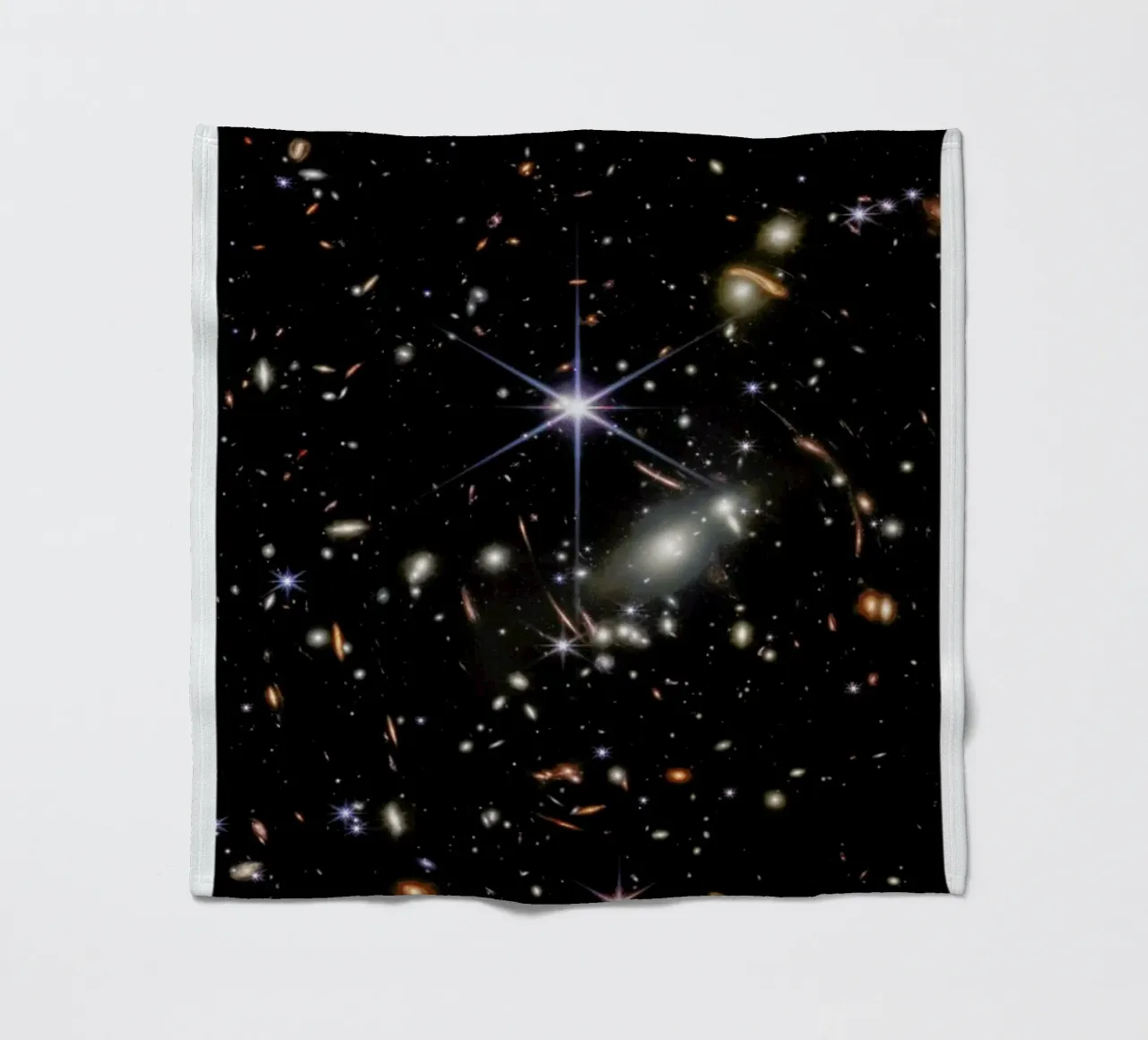 Deep Field Galaxies coperta in pile da Studio One