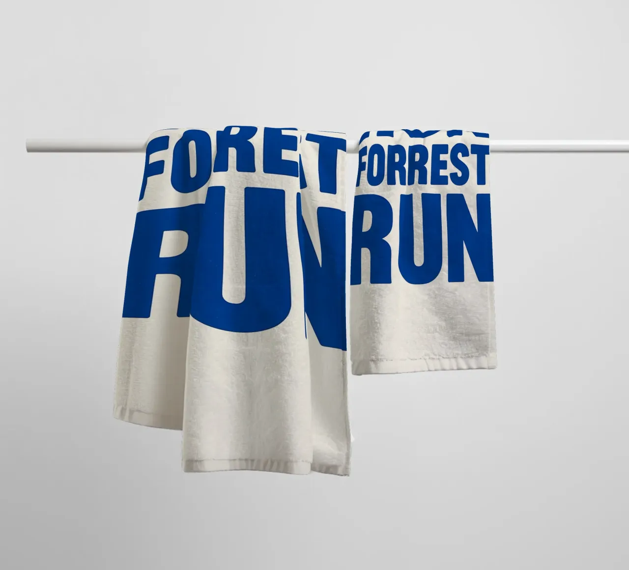 Run Forrest Run Print asciugamano da bagno da MoviesArt