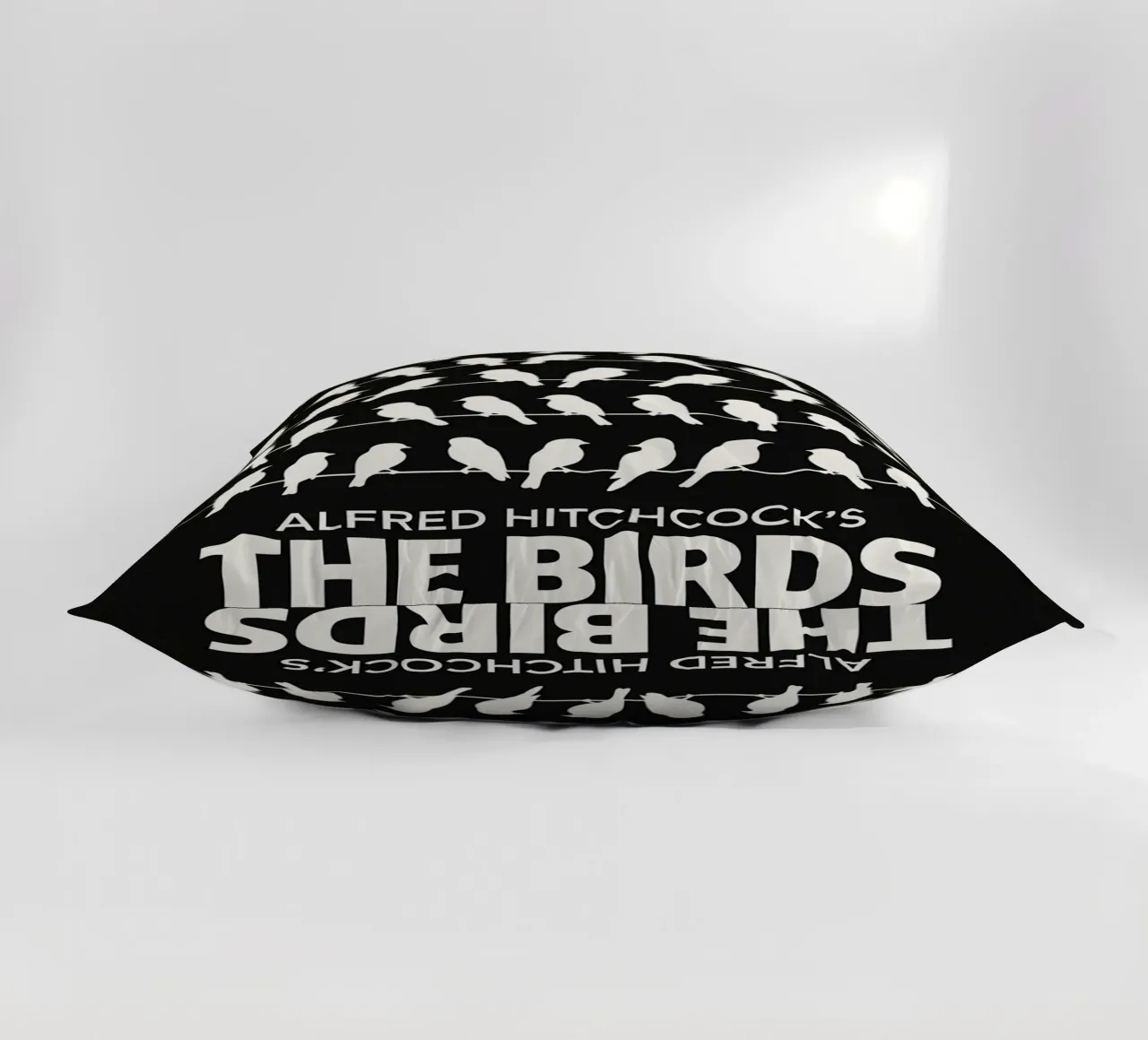 The Birds Print cuscino da MoviesArt