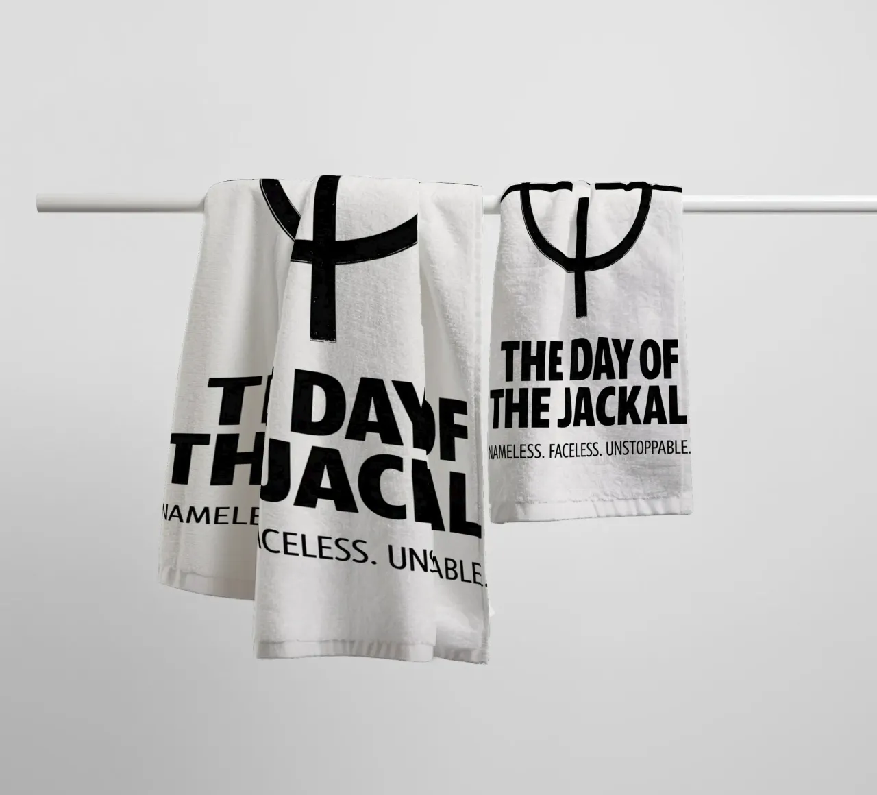 The Day of the Jackal Print asciugamano da bagno da MoviesArt