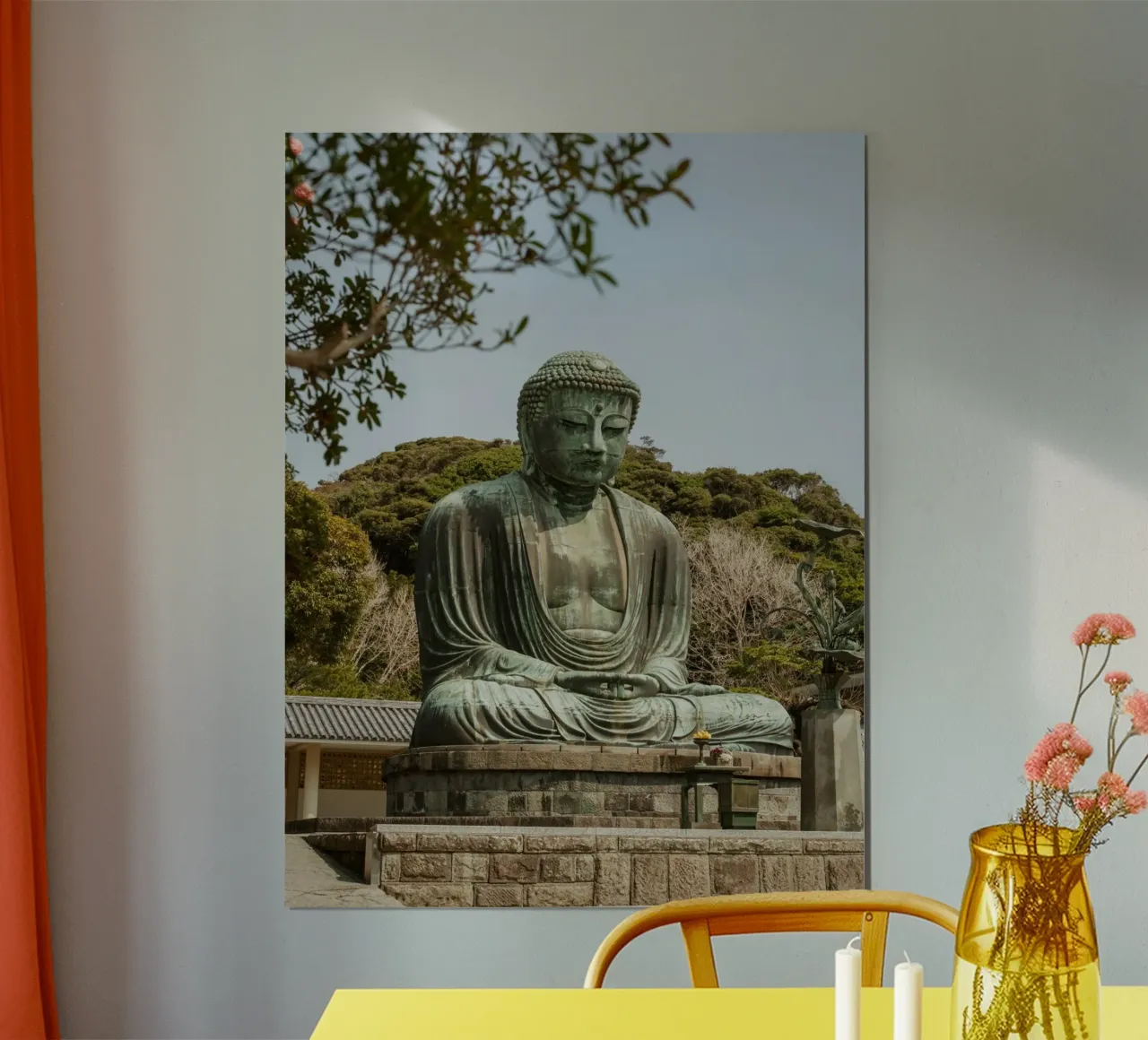 Buddha gigante a Kamakura - Giappone poster con telaio in legno da Marcel Bisig